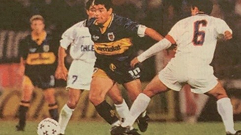 Diego Maradona se llenó de aplausos en el estadio Nacional tras mostrar toda su magia como jugador ante Universidad de Chile defendiendo a Boca Juniors.