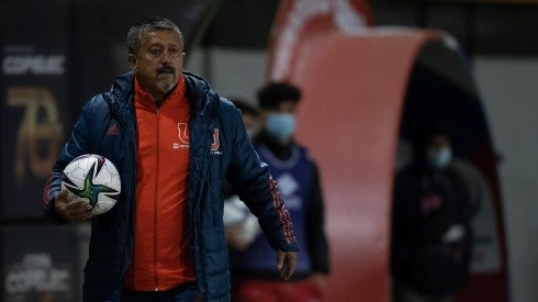El técnico que está tratando de sacar a Universidad de Chile del descenso, recuerda los 26 años de su gol que valió un bicampeonato para los azules.
