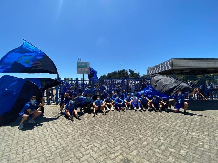 El plantel recibió apoyo de los hinchas previo a la última fecha.(FOTO: Huachipato)