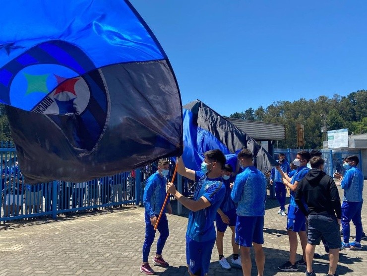 Huachipato espera un tropiezo de la U y de Curicó.(FOTO: Huachipato)