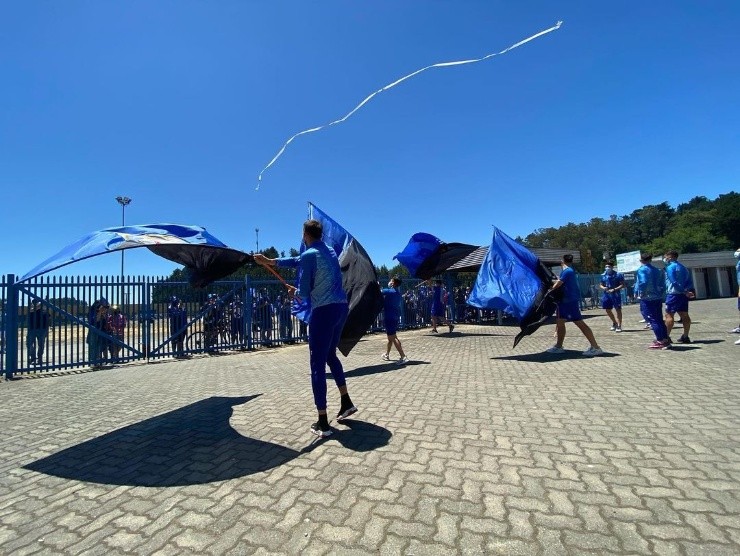 Los hinchas Acereros realizaron un lindo banderazo esta jornada.(FOTO: Huachipato)