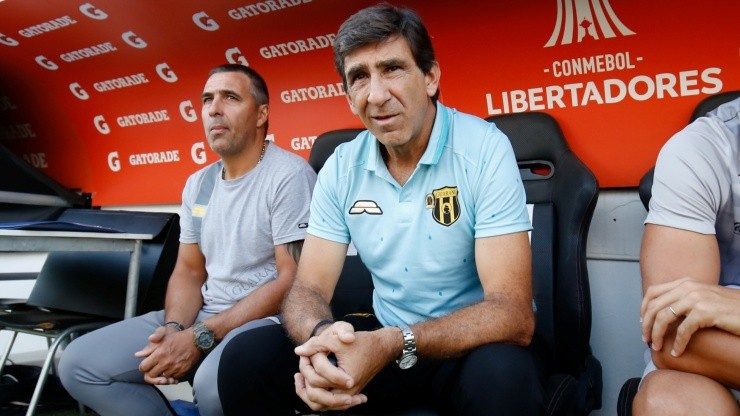 Gustavo Costas visitó Chile en 2020, cuando Guaraní eliminó a Palestino de la Copa Libertadores de América
