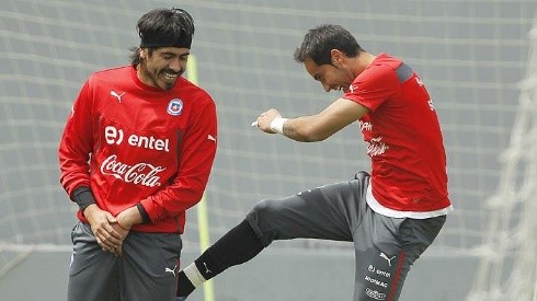 Sánchez entrenando junto a Claudio Bravo