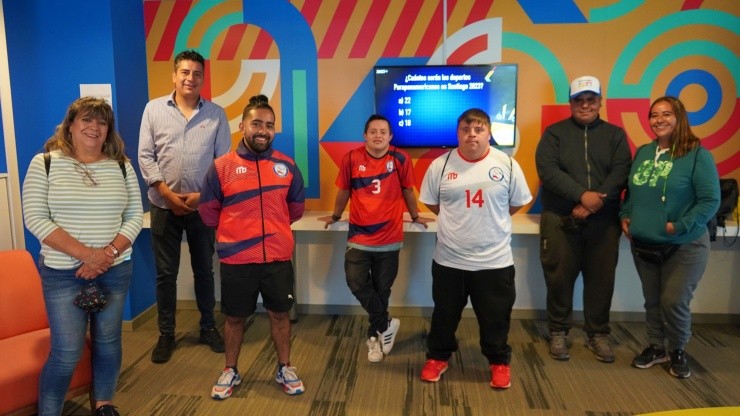 Una comitiva de la selección chilena de Futsal Down se reunión con la Corporación Santiago 2023