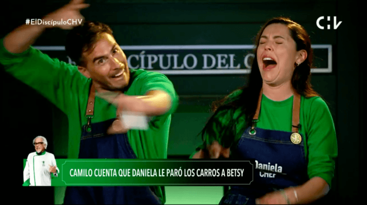 Camilo Huerta desclasifica “parada de carros” de Daniela Aránguiz a Betsy Camino.