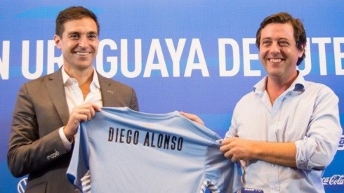 Diego Alonso fue presentado como nuevo técnico de Uruguay donde asegura que van al Mundial.
