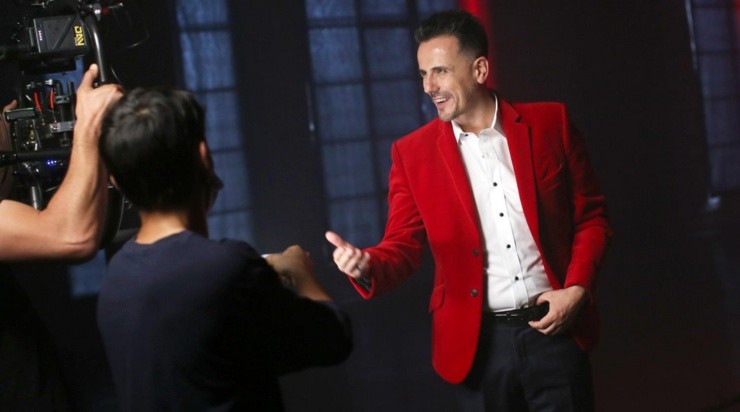 Sergio Lagos conducirá    Aquí se Baila.