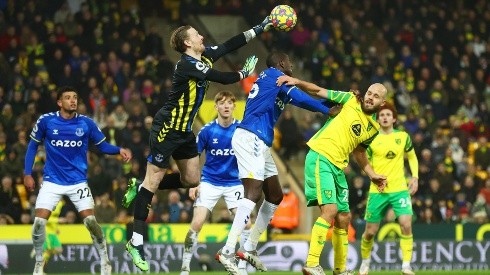 Norwich derrota a Everton pese al golazo de chilena de Richarlison.