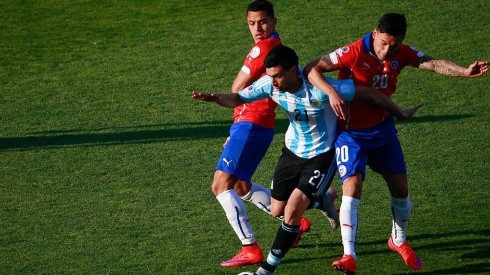 Aránguiz y Alexis citados ante Argentina