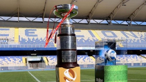 Pesado orgullo: la Católica y Colo Colo quieren levantar los 60 kilos de la Supercopa.