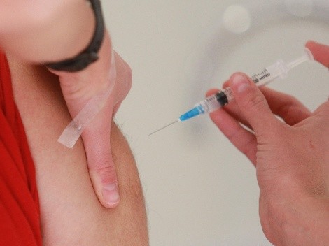 ¿Qué personas deben vacunarse este lunes 24 de enero?