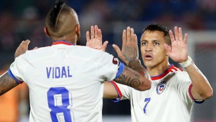 Alexis Sánchez y Arturo Vidal son los únicos representantes chilenos que se mantienen en clubes del primer mundo futbolístico a nivel europeo
