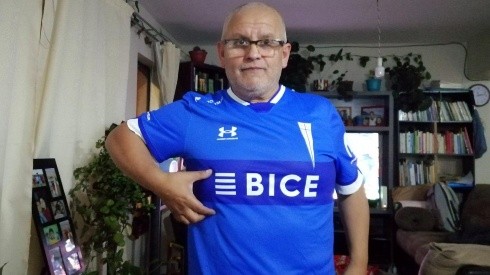 La Católica le regaló la camiseta de la UC a un hincha que fue asaltado de forma muy violenta en la Supercopa contra Colo Colo.