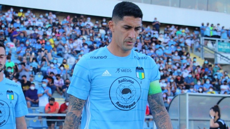 El Tucu Pedro Pablo Hernández encabezó al equipo en la exhibición de la ONG que llevará representada en su camiseta