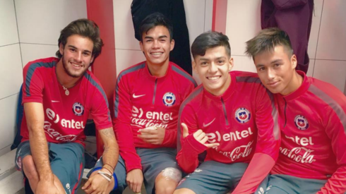 Gutiérrez (tercero de izquierda a derecha) compartió con Gabriel Suazo en la Sub 20 de Chile