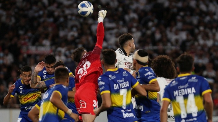 Colo Colo suma una gran victoria en los minutos finales ante Everton, en su debut por el Campeonato Nacional 2022