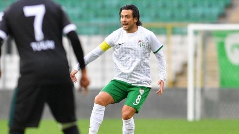 Jorquera jugó dos partidos en Bursaspor el año pasado