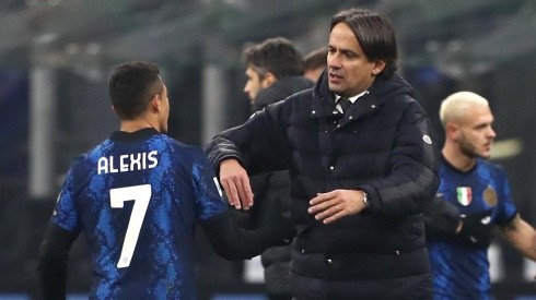 Inzaghi aleonó a Alexis Sánchez durante el partido