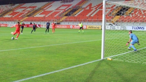 David Escalante marcó de penal el primer gol de Cobreloa en la temporada 2022 de Primera B