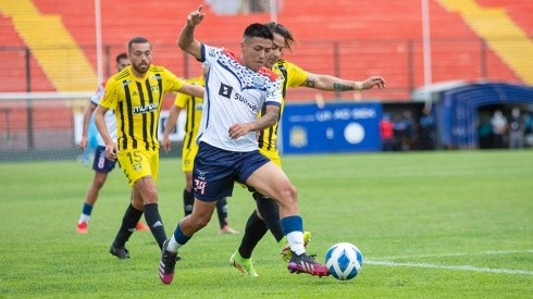 Deportes Recoleta debutó en la Primera B con empate ante Fernández Vial.