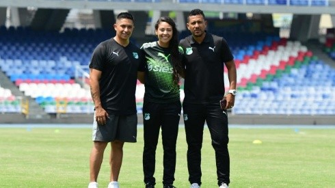 Angie Vega (al centro) llegará a Deportes Antofagasta