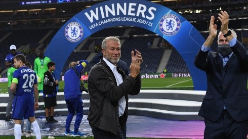 El dueño del Chelsea decidió vender el Chelsea y ya ha recibido varias ofertas, y recientemente ha rechazado una por un millonario monto.