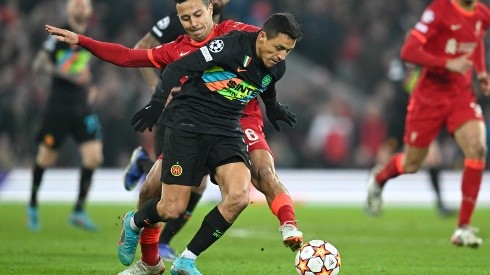 Alexis Sánchez quedó marcado por la tarjeta roja recibida en el duelo contra el Liverpool por Champions League.