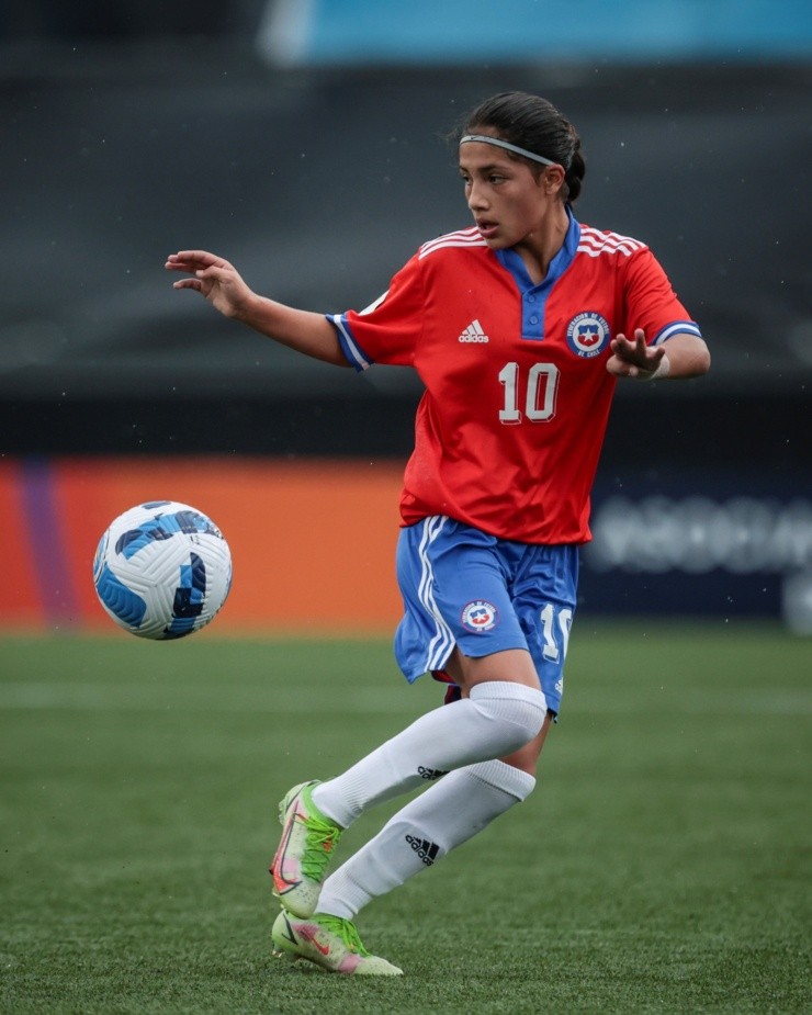 Ámbar Figueroa es una de las principales promesas del fútbol femenino en Chile