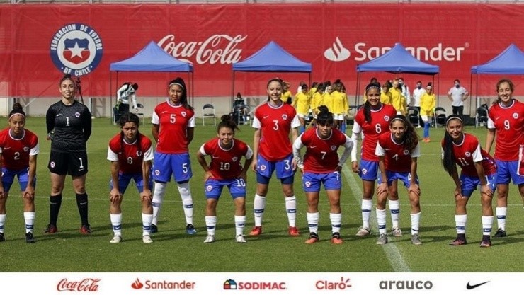 Imagen histórica: la formación con distanciamiento de la Roja Fem Sub 17 ante Brasil en 2020, en medio de la pandemia
