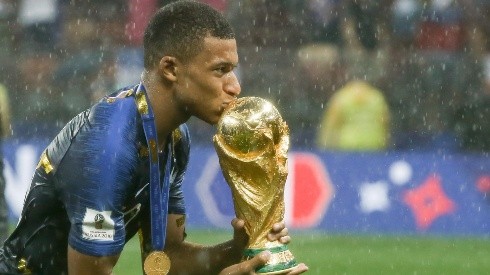 Mbappé levantó la Copa del Mundo en Rusia 2018