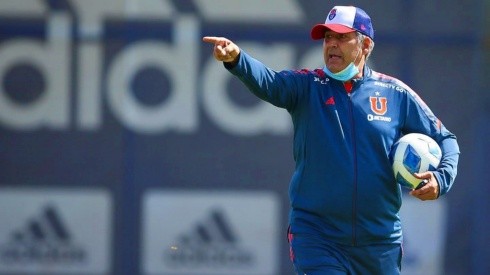 El entrenador Santiago Escobar tiene un discreto registro de dos victorias, un empate y tres derrotas en Universidad de Chile