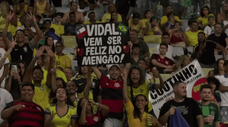 El cartel en el estadio Maracaná. Foto: captura TNT Sports.