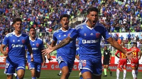 El uruguayo Álvaro Brun festejó con todo su primer gol con la camiseta de la U.