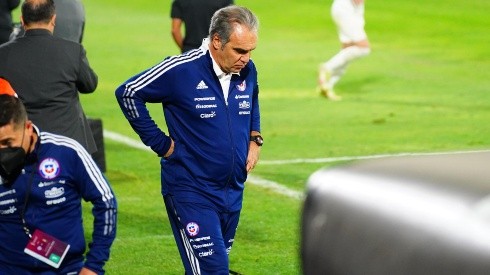 Martín Lasarte quedó con un pie fuera de Chile tras la eliminación rumbo a Qatar 2022