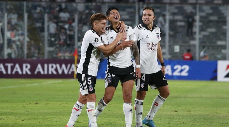 Leonardo Gil celebra el gol de Esteban Pavez en Copa Libertadores