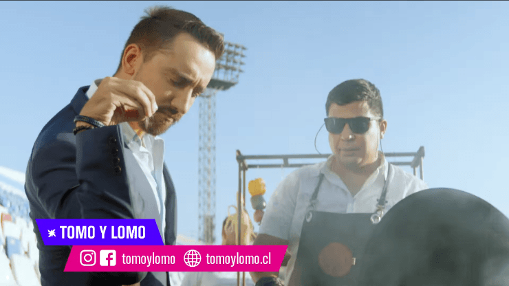 El manual de Salt Bae lo aplica a la perfección Marcelo Muñoz preparando un asado en San Carlos de Apoquindo junto a Tomo y Lomo. (Foto: Captura TNT Sports).