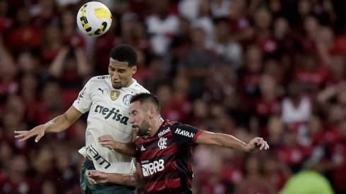 Huaso Isla en el empate sin goles de Flamengo y Palmeiras.