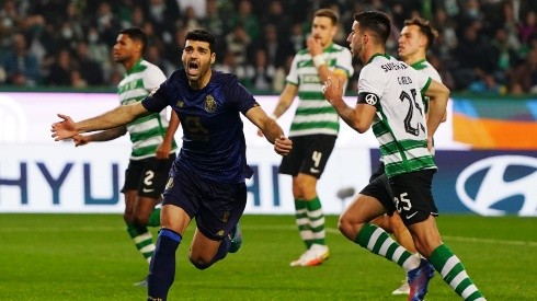 Mehdi Taremi celebra con el Porto uno de los goles conseguidos en la ida