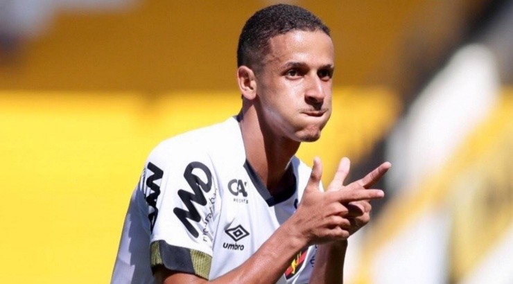 Luciano aprovechó el pase de Javier Parraguez y le dio el empate al Sport Recife ante el Criciúma. Foto: Comunicaciones Sport Recife