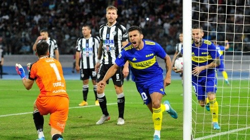 Toselli no pudo en dos oportunidades evitar los ataques de Boca Juniors.