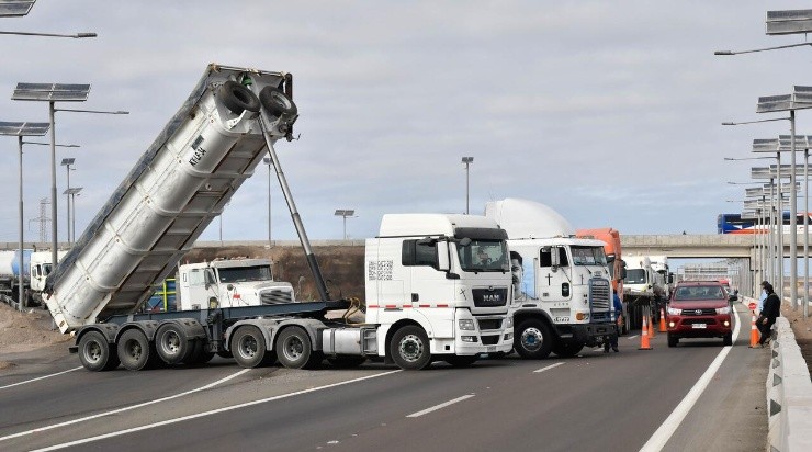En Antofagasta también hay corte de carreteras. (AGENCIA UNO).