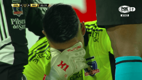 Brayan Cortés sale lesionado y entre lágrimas en Colo Colo frente a River Plate.