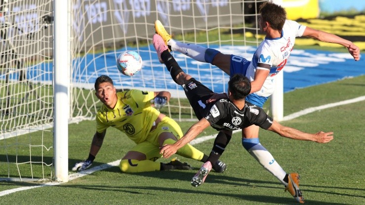 Gabriel Suazo le quitó el gol del triunfo a Diego Valencia en los últimos suspiros de un entretenido (al final) empate sin goles entre Universidad Católica y Colo Colo en diciembre de 2020