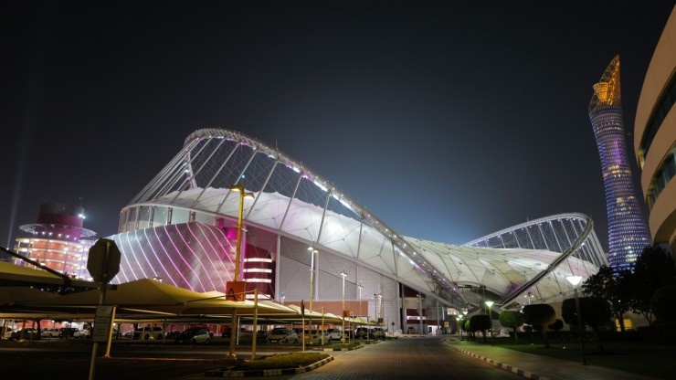 Vista nocturna del Estadio Internacional de Jalifa. (Foto: Getty)