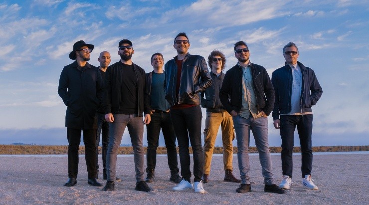 Emiliano Brancciari (al centro, con chaqueta de cuero) lidera la banda uruguaya. (PRENSA NTVG)