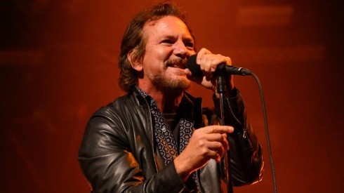 Eddie Vedder, líder de Pearl Jam, sobre el escenario.