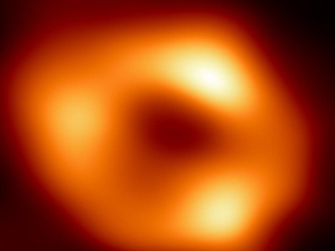 Científicos captan imagen de agujero supermasivo en la Vía Láctea