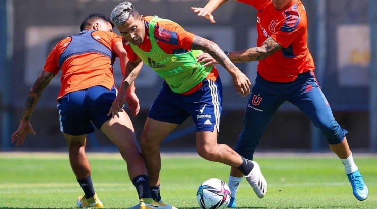 Nahuel Luján se mantiene entrenando con el primer equipo de la U. Foto: U. de Chile.