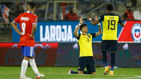 Piero Hincapié celebra tras ganarle a Chile en las Eliminatorias a Qatar 2022