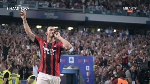 Zlatan celebra el título del AC Milan con un puro